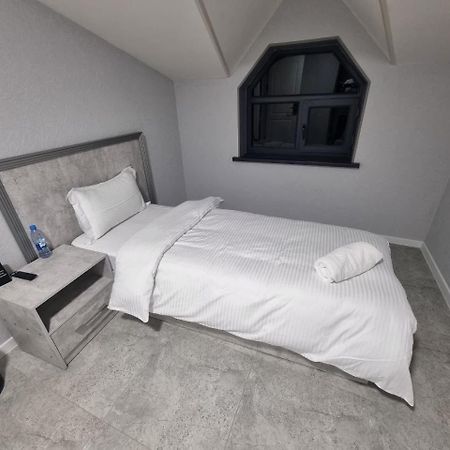 Revel Hotel Tasken Kültér fotó