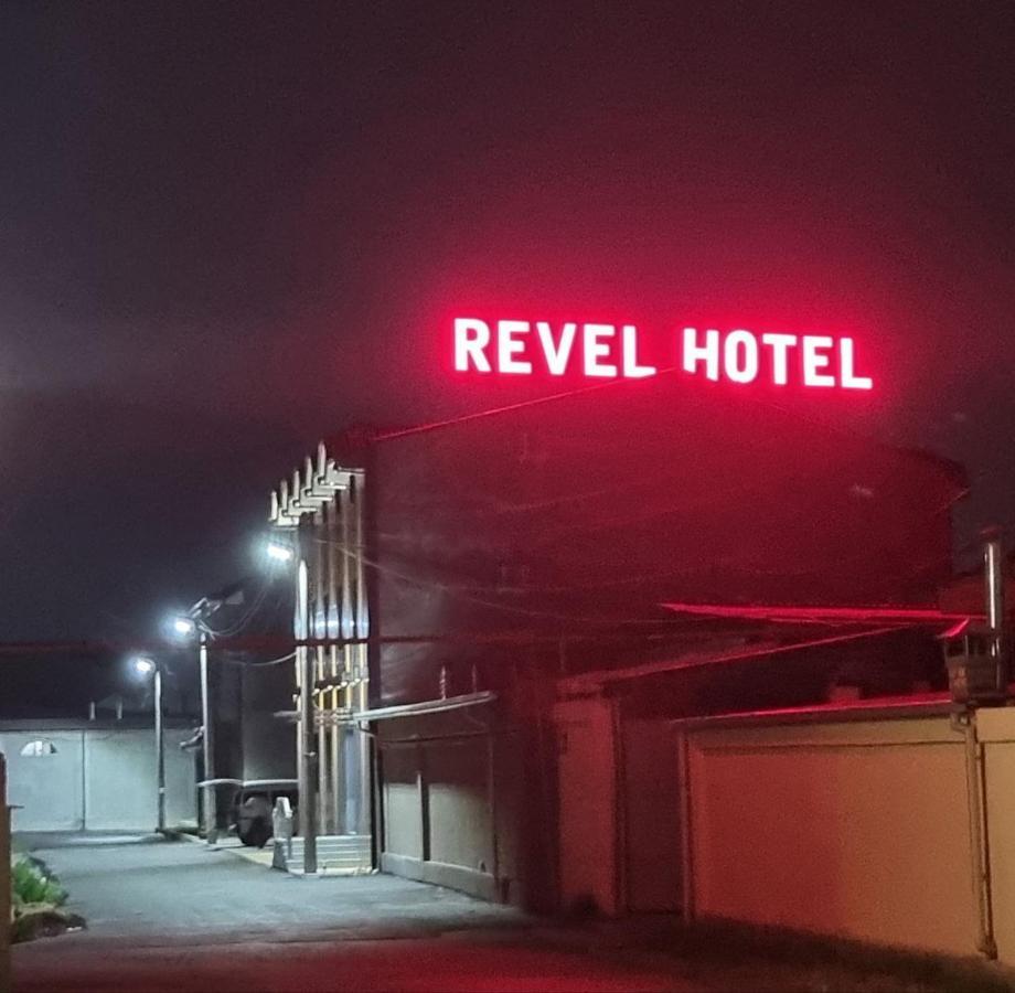 Revel Hotel Tasken Kültér fotó