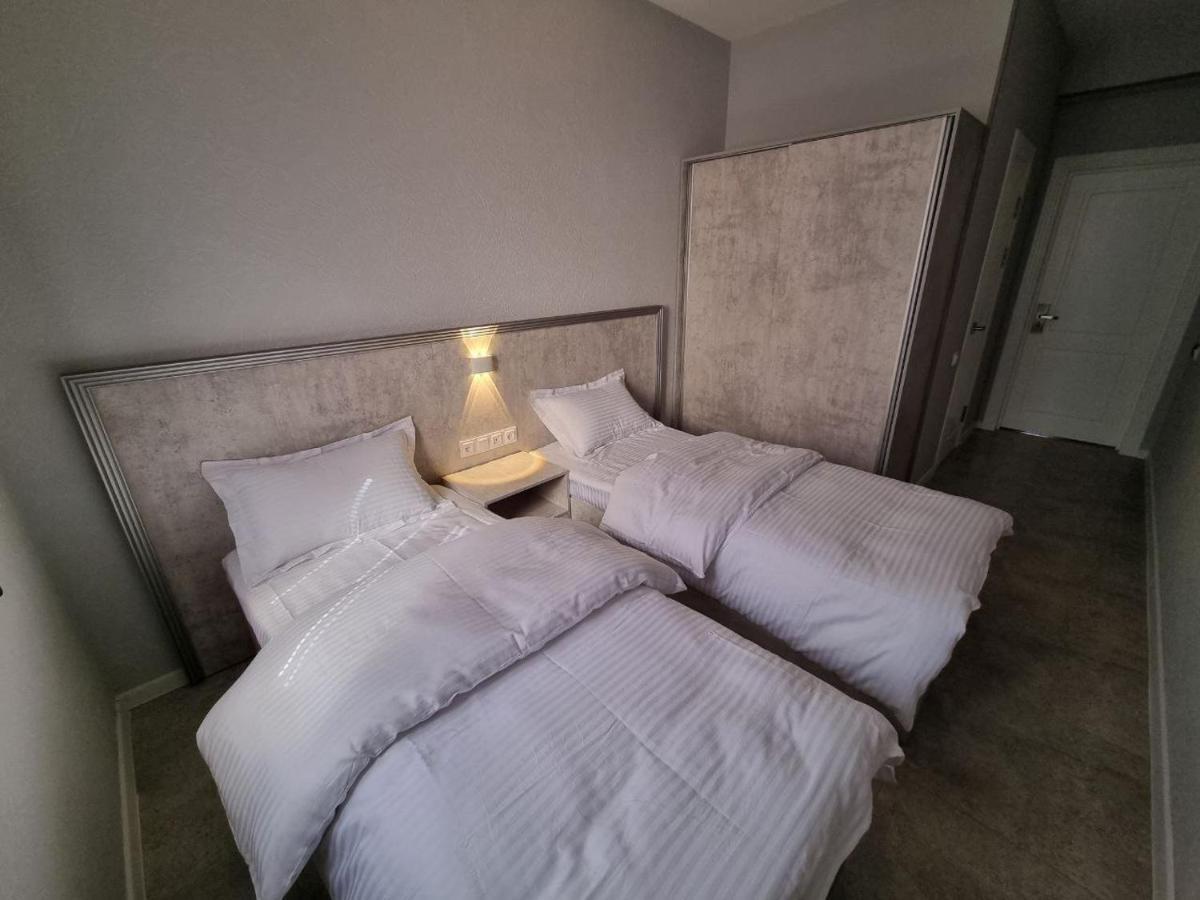 Revel Hotel Tasken Kültér fotó