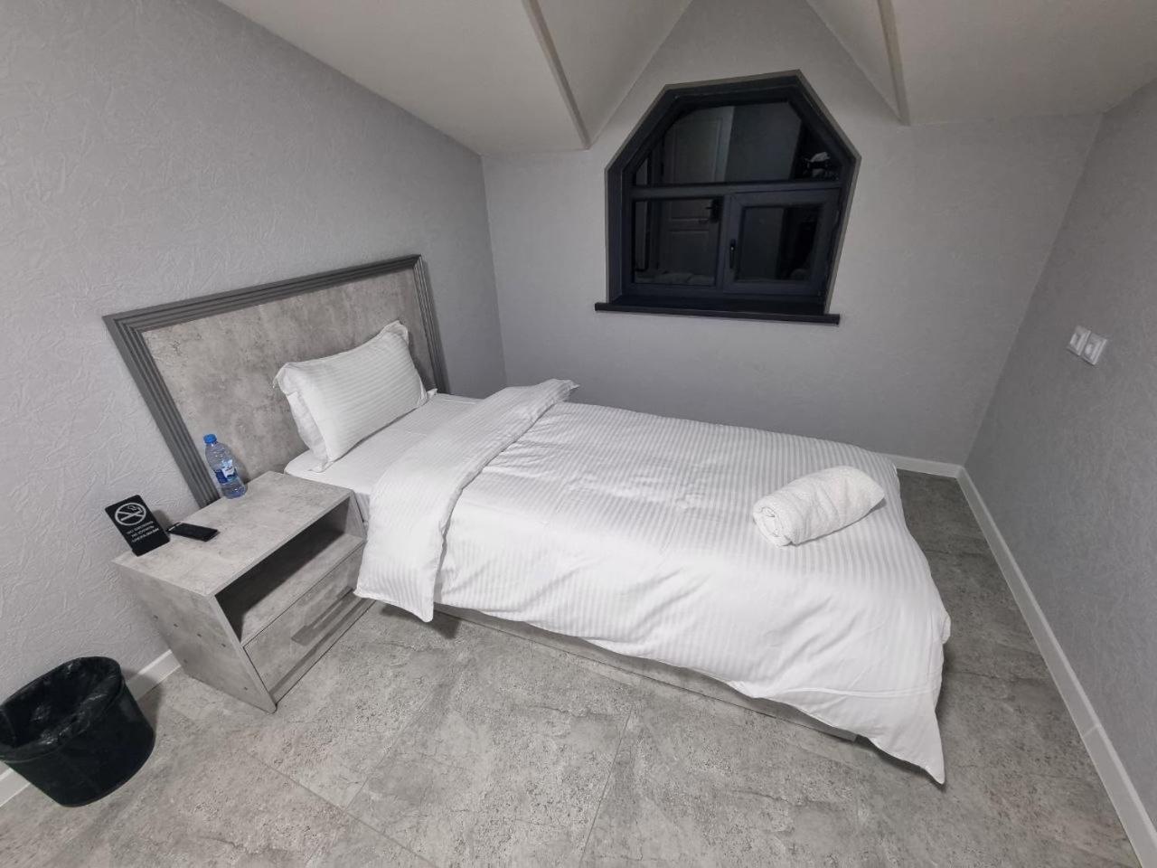 Revel Hotel Tasken Kültér fotó