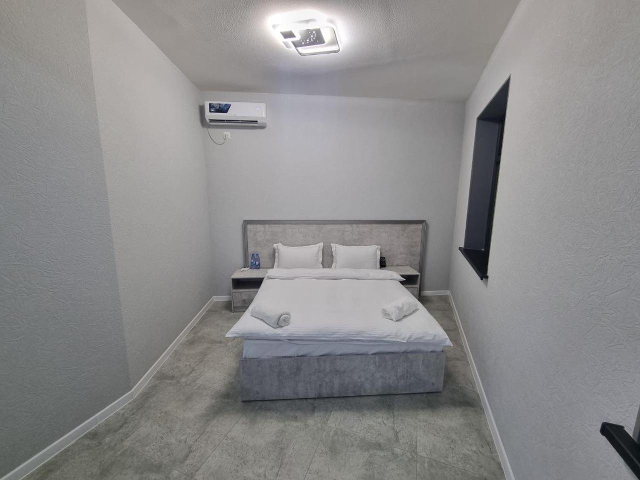 Revel Hotel Tasken Kültér fotó