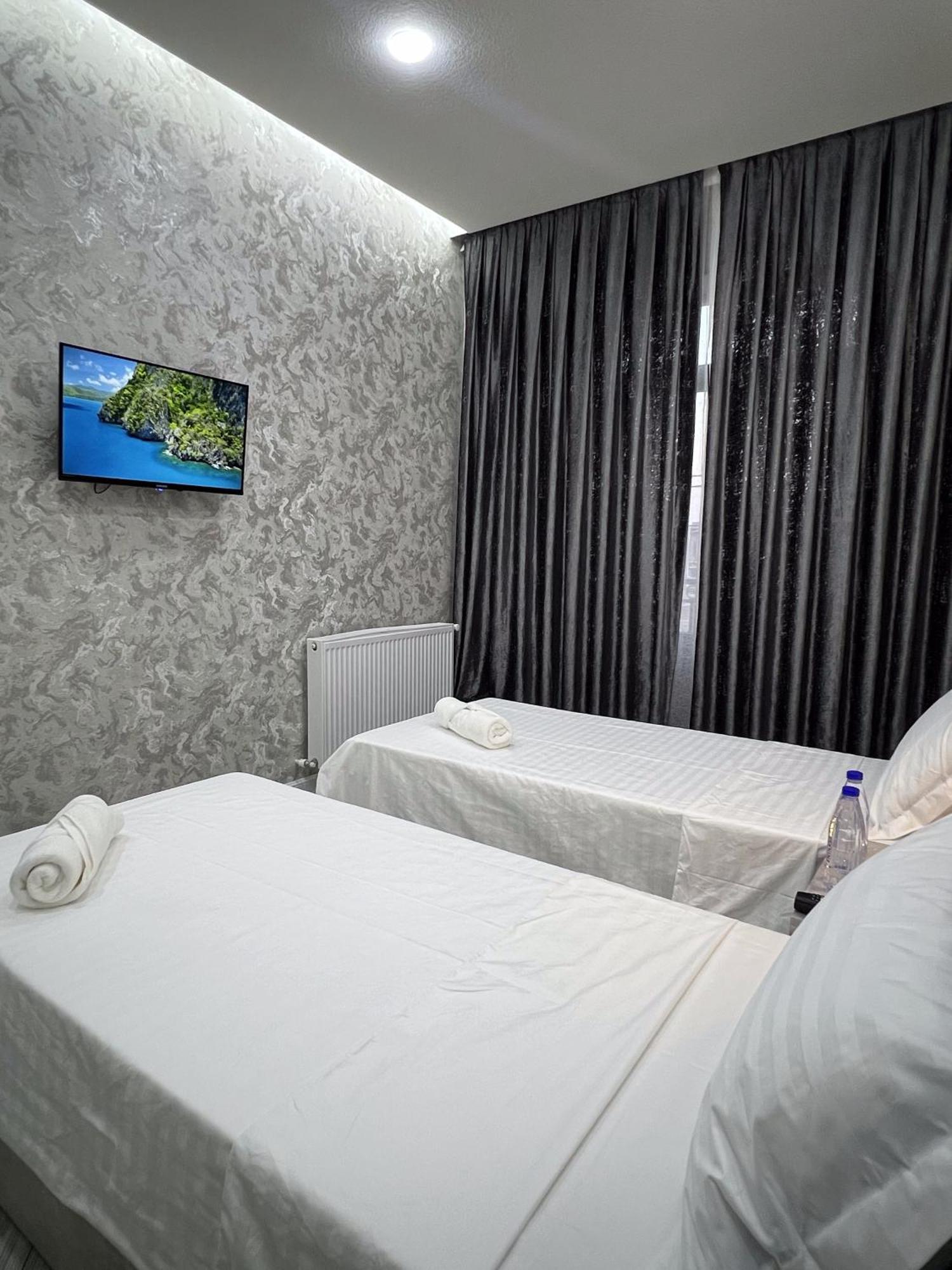 Revel Hotel Tasken Kültér fotó