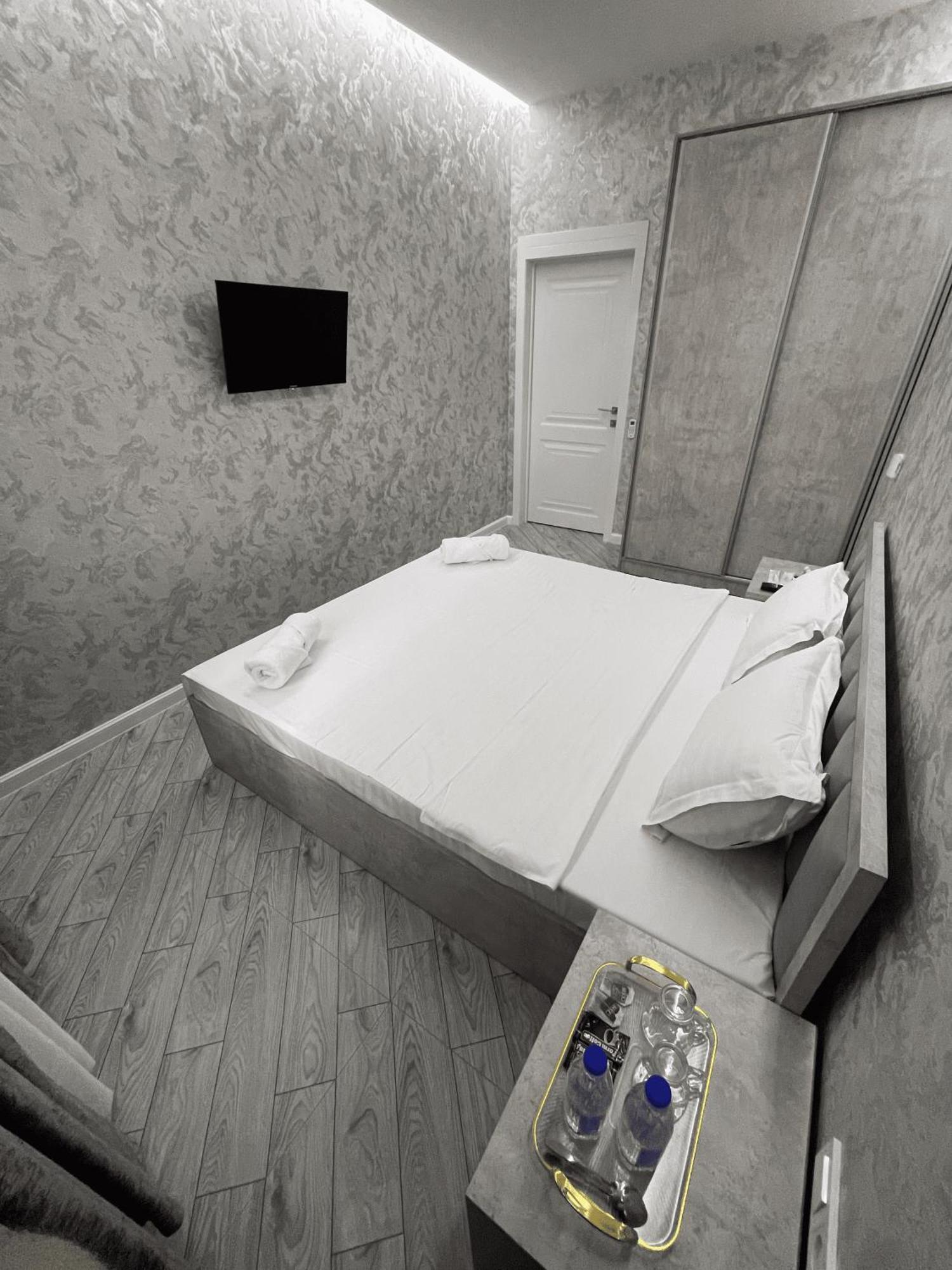 Revel Hotel Tasken Kültér fotó