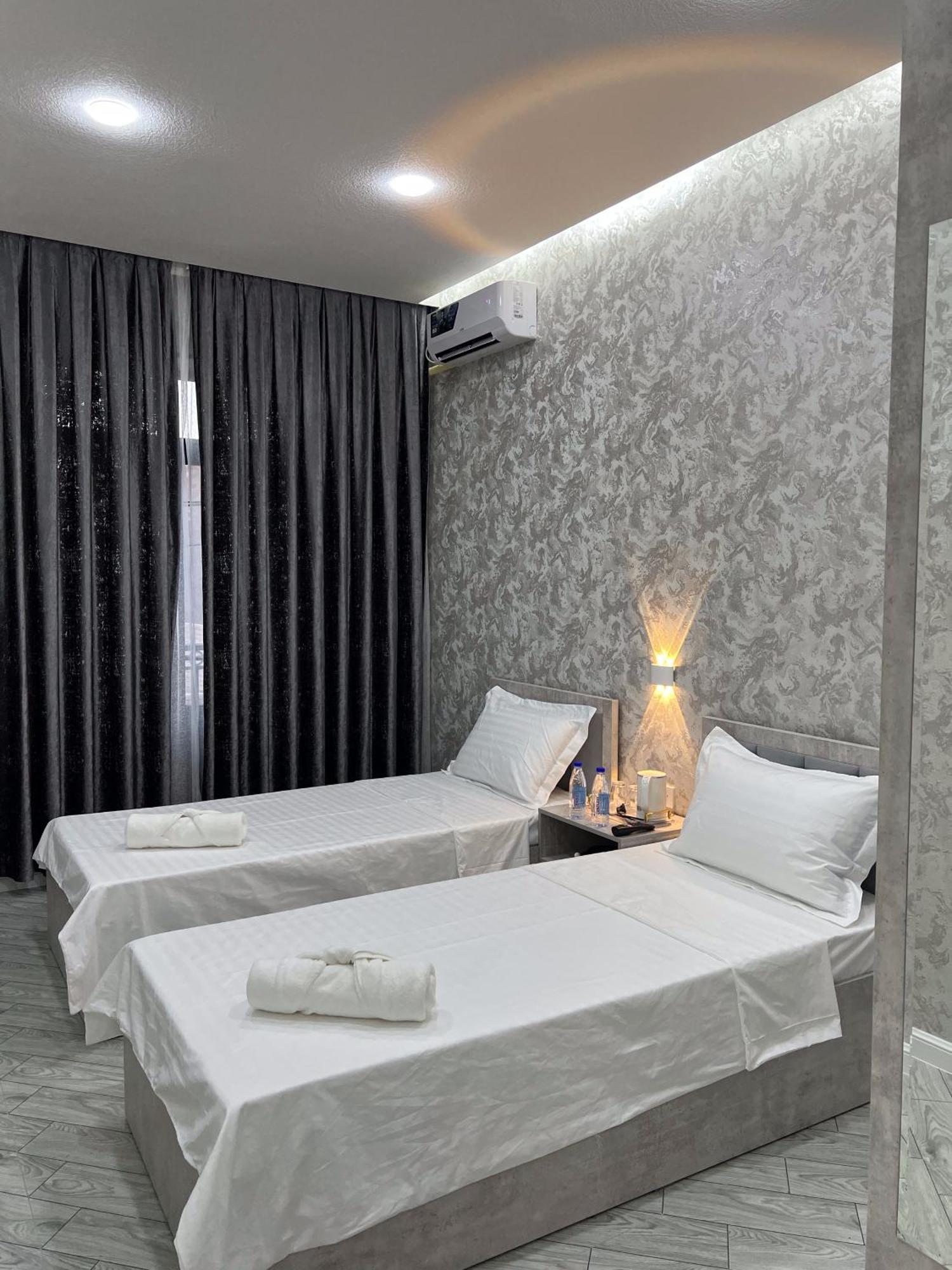 Revel Hotel Tasken Kültér fotó