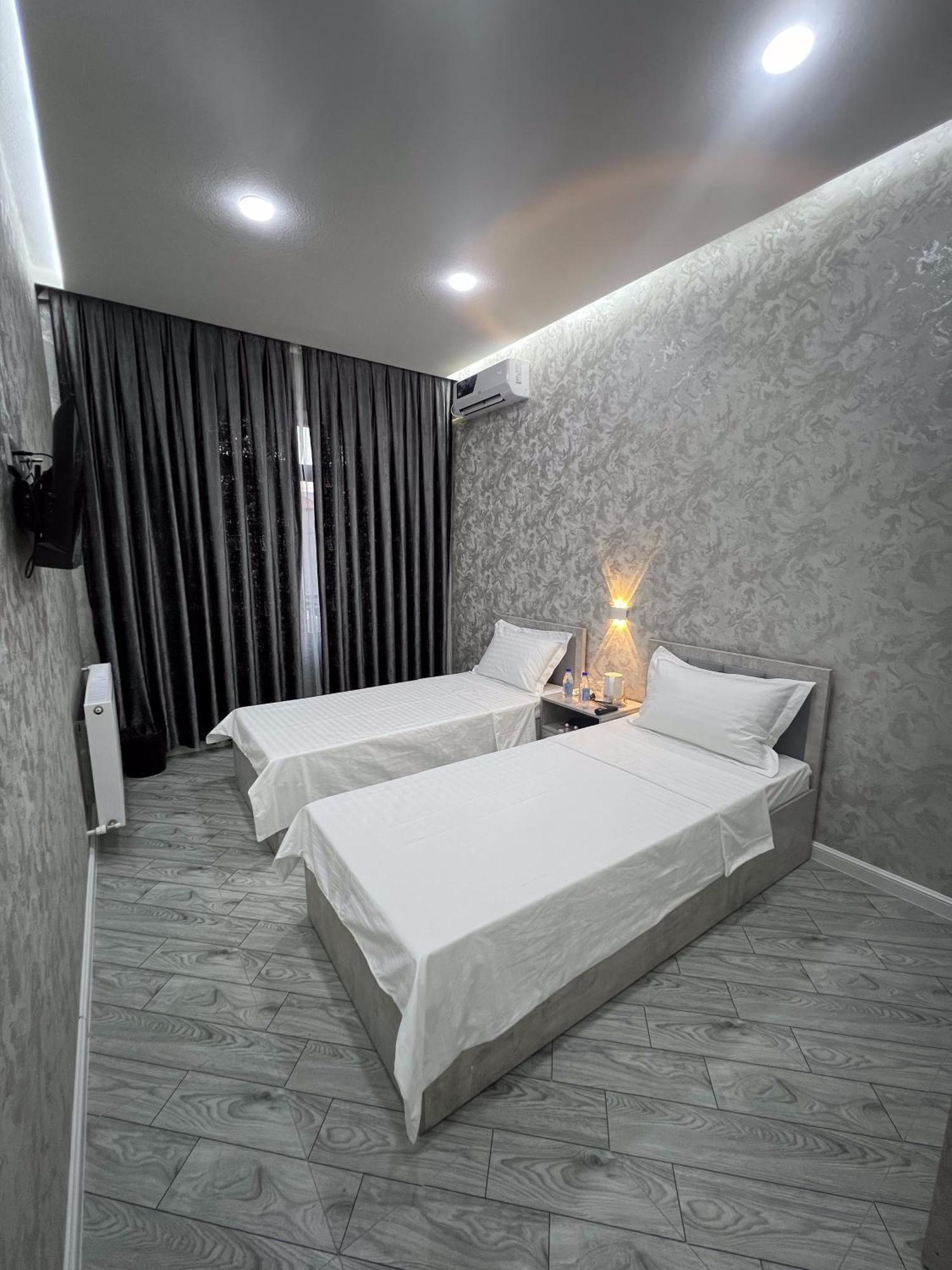 Revel Hotel Tasken Kültér fotó