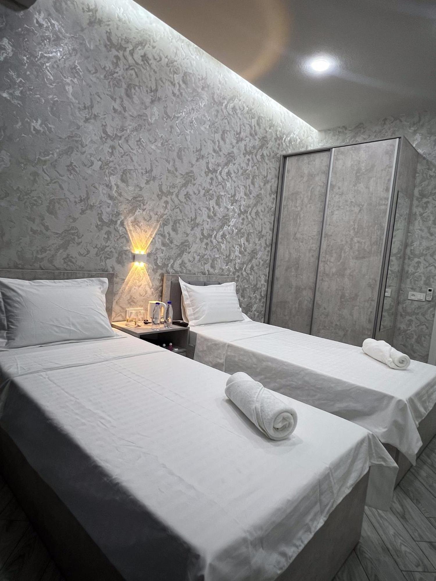 Revel Hotel Tasken Kültér fotó