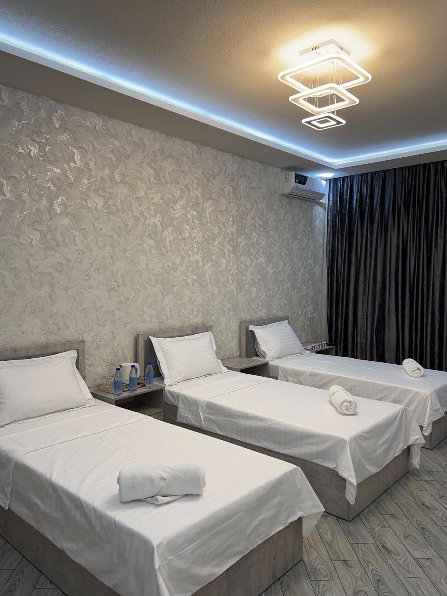 Revel Hotel Tasken Kültér fotó